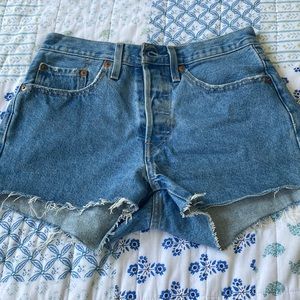 Levi 501 jean shorts size 26 in great condition worn twice